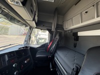 THOM6454_2926492 vehicle image