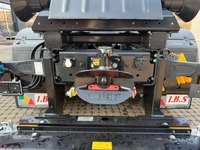 TMR8055_2868630 vehicle image