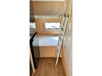 RINA4324_2917394 vehicle image