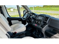 RINA4324_2917394 vehicle image