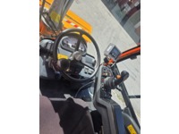 0433025 vehicle image