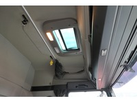 DOLD2821_2886684 vehicle image