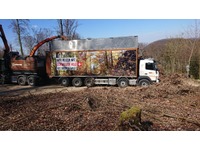 0528025 vehicle image