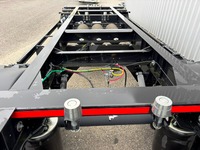 MAN126_2736372 vehicle image