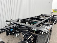 MAN126_2736372 vehicle image