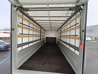 LARA4267_2816131 vehicle image