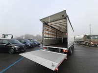 LARA4267_2816131 vehicle image