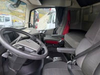 TOLA8240_2737250 vehicle image