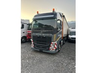 TOLA8240_2737250 vehicle image