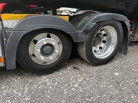 TOLA8240_2737250 vehicle image