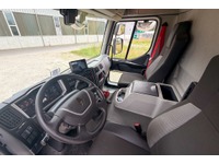 Rena3_2936571 vehicle image