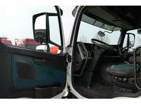 DOLD2821_2754528 vehicle image