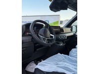 BW-M164_2819911 vehicle image