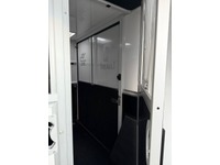 BW-M164_2819911 vehicle image