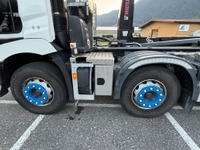 THOM6454_3002445 vehicle image