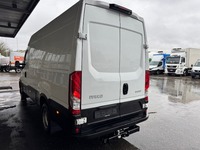 STUD177_2825640 vehicle image