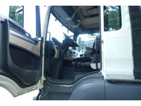 VEBI10438_2724213 vehicle image
