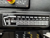 TMR8055_2868617 vehicle image