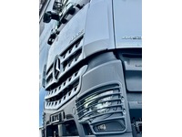 NFBE9310_2823584 vehicle image