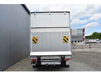 TOC1273_2667800 vehicle image