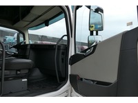 DOLD2821_2829353 vehicle image