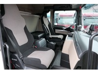 DOLD2821_2838920 vehicle image