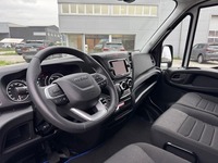 STUD177_2884372 vehicle image