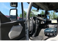 DOLD2821_2988863 vehicle image