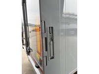 GREA182_2728076 vehicle image