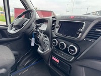 STUD177_2884372 vehicle image