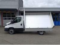 FLAA9869_2552352 vehicle image