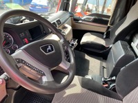 0558025 vehicle image