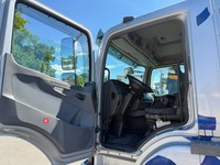 UNIK8334_2964577 vehicle image