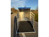 HUTT218_2886926 vehicle image