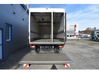 TOC1273_2761108 vehicle image