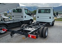 SEDU206_2944942 vehicle image