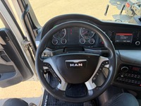 UNIK8334_2884131 vehicle image