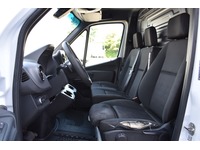TOC1273_2702703 vehicle image