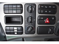 TOC1273_2921636 vehicle image