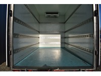 TOC1273_2921639 vehicle image