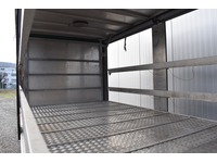 TOC1273_2921637 vehicle image