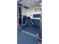 BW-M164_2819909 vehicle image