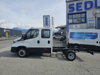 SEDU206_2897617 vehicle image