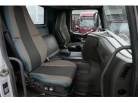 DOLD2821_2756876 vehicle image