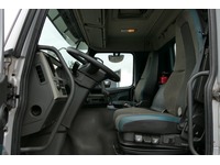 DOLD2821_2756876 vehicle image