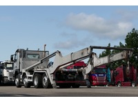 DOLD2821_2756876 vehicle image