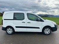 AUKL8793_2741109 vehicle image
