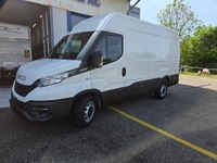 SOMM2698_2961291 vehicle image
