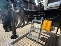 TMR8055_2868612 vehicle image