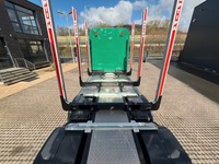 TMR8055_2868612 vehicle image